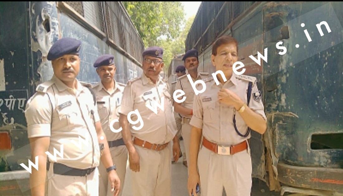 पुलिसकर्मियों के आंखों में झंडू बाम लगा कर फरार हुए तीन कैदी , नाकाबंदी कर तलाश जारी