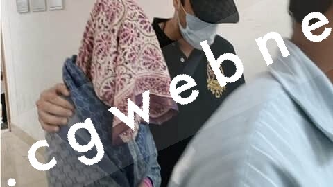 मुंह छिपा कर बॉलीवुड एक्ट्रेस अमीषा पटेल ने किया कोर्ट में सरेंडर , जाने क्या है मामला और भीतर देखे तश्वीर