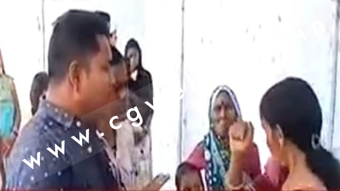 छत्तीसगढ़ - ग्रामीणों ने तीन महिलाओं को बनाया बंधक , मौके पर पँहुची पुलिस , जाने क्या है मामला