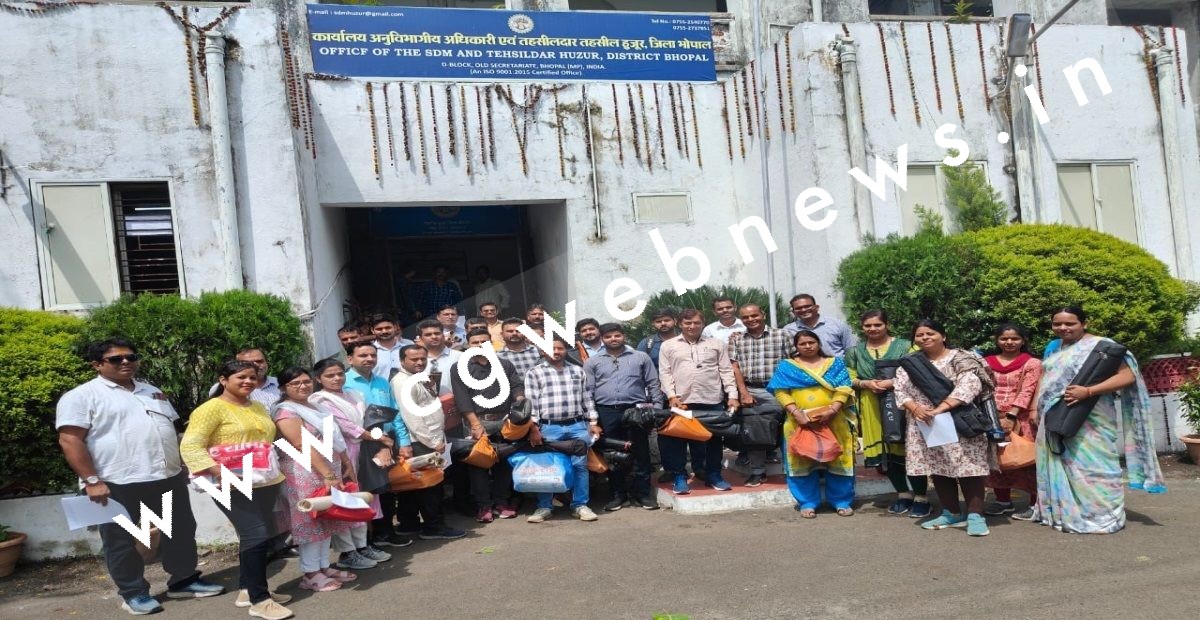 पटवारियों का कलमबंद हड़ताल हुआ शुरू , तहसील कार्यालय पहुंचकर जमा कराए अभिलेख