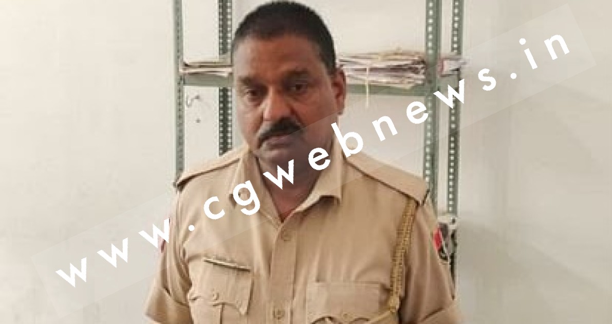 04 हजार की रिश्वत लेते प्रधान आरक्षक रमेश यादव गिरफ्तार , ACB की कार्यवाही