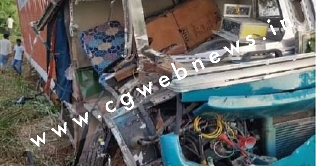 तेज रफ्तार कंटेनर और ट्रैक्टर में जबरजस्त टक्कर , हादसे में डॉक्टर दंपति सहित 04 लोगों की मौत