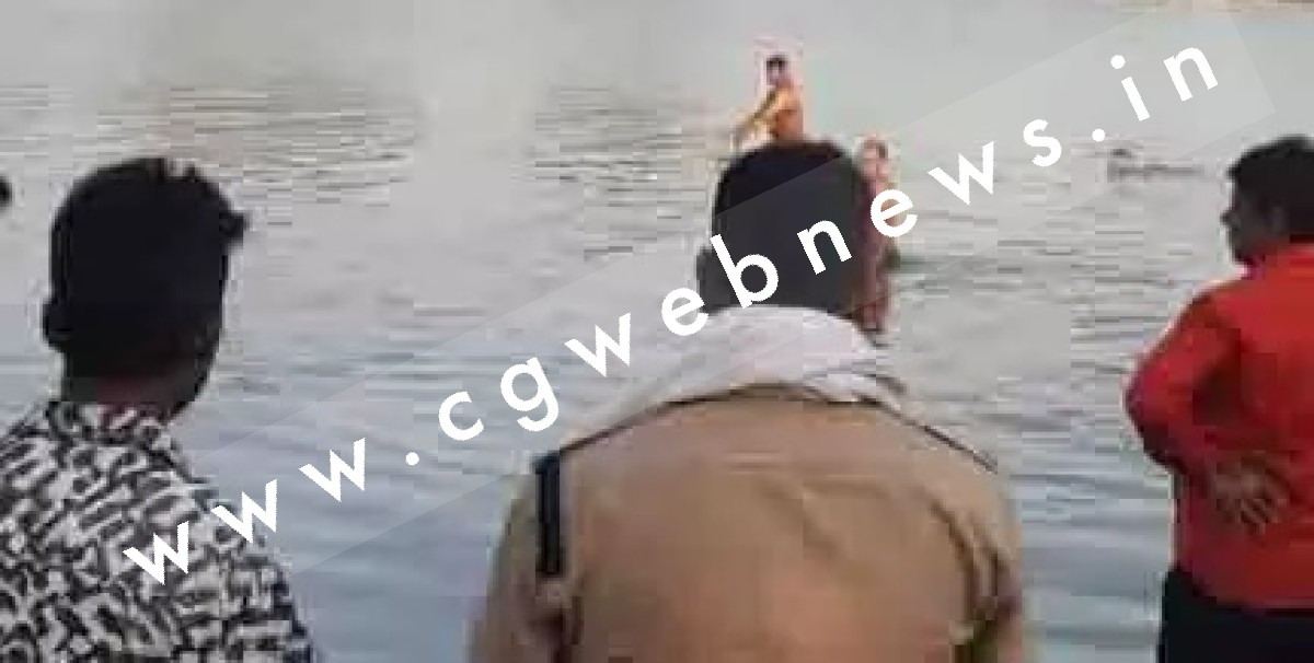 छत्तीसगढ़ - शराब दुकान के पास तालाब में तैरती हुई लाश मिलने से मची सनसनी , पुलिस जाँच में जुटी