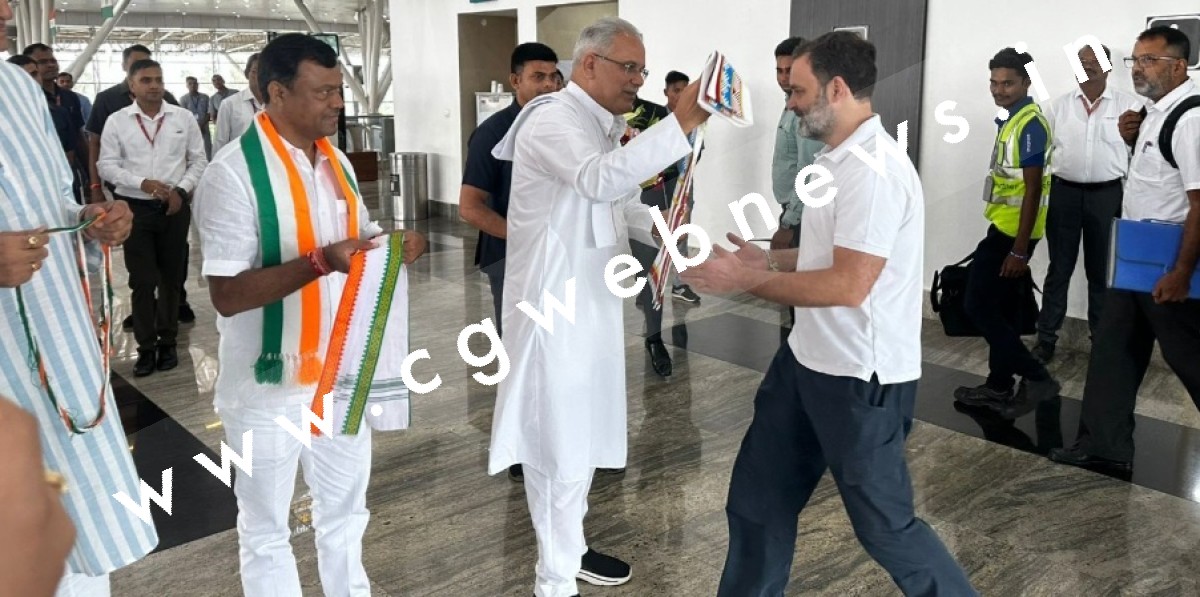 राजधानी रायपुर पँहुचे राहुल गांधी , मुख्यमंत्री भूपेश बघेल सहित कांग्रेसी नेताओं ने किया स्वागत