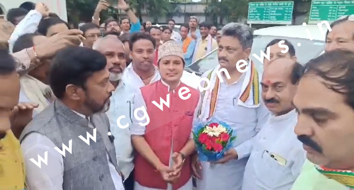 सक्ती - डॉ महंत के गढ़ में लगे राजा साहब जिंदाबाद के नारे , डॉ महंत के विरोध में खुल कर आये कांग्रेसी , देखे VIDEO,,,