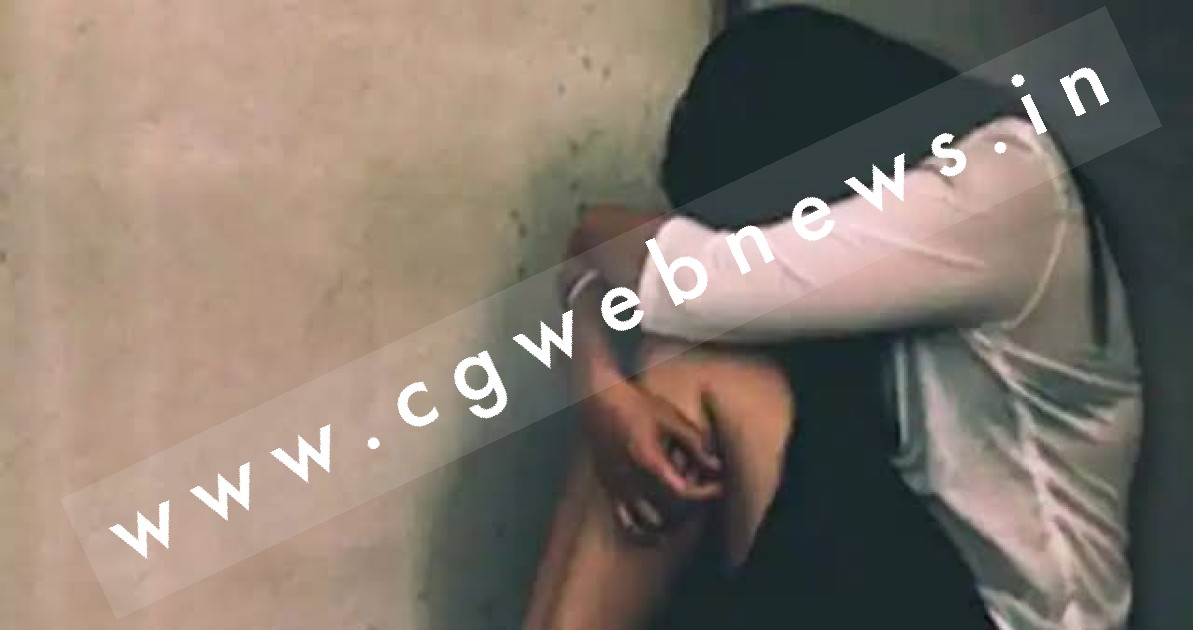 पूछताछ के दौरान छेड़छाड़ पीड़िता से थाने में कपड़े उतरवा कर ली तश्वीर , मचा हड़कंप