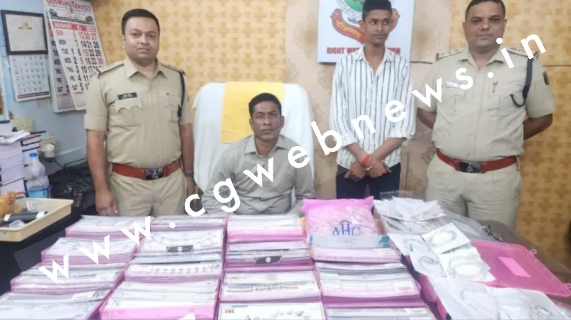 छत्तीसगढ़ - कार से 30 किलो चांदी के जेवर और 21 लाख नगद जप्त , चुनाव में बांटे जाने की थी तैयारी