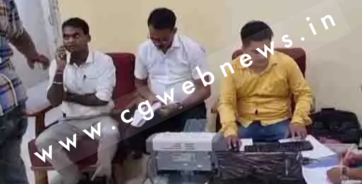 ठेकेदार से 02 लाख की रिश्वत लेते मुख्य नगर पालिका अधिकारी गिरफ्तार