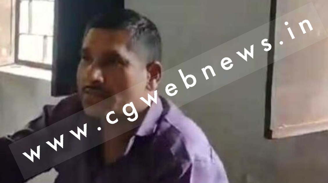 जांजगीर चाम्पा - रिश्वतखोर पटवारी शोभनाथ पांडे सस्पेंड , VIDEO वायरल होने के बाद कलेक्टर ने की कार्यवाही