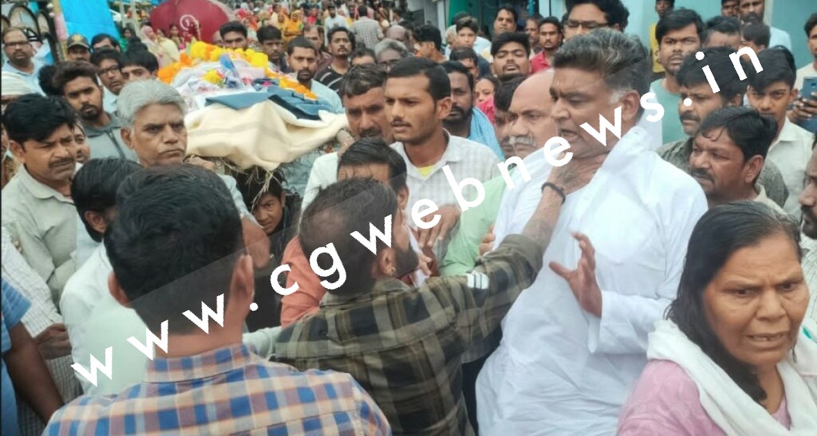 कांग्रेस नेता की जमकर पिटाई , अपनी राजनीति चमकाने के लिए शवयात्रा के दौरान करने जा रहे थे यह काम