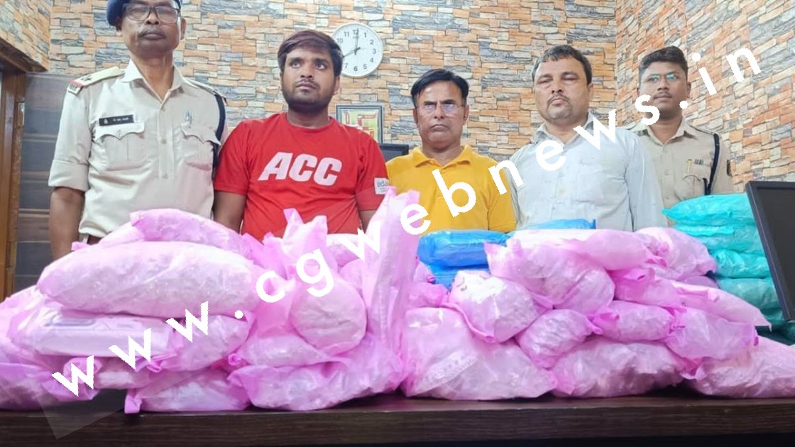 छत्तीसगढ़ - 03 करोड़ कीमत की साढ़े तीन सौ किलो चांदी के साथ तीन गिरफ्तार , पुलिस कर रही है पूछताछ