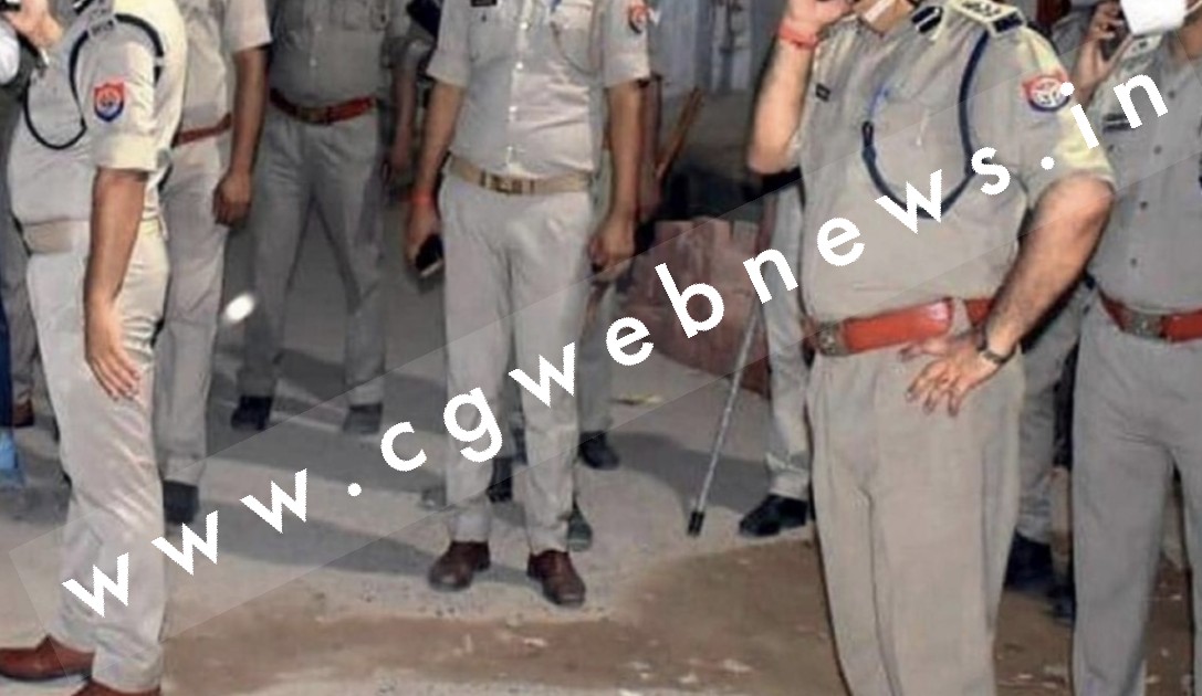 छत्तीसगढ़ - पुलिस बनकर युवती के घर पँहुचे आरोपी , थाने ले जाने के बहाने स्कॉर्पियो में बिठाया उसके बाद,,,