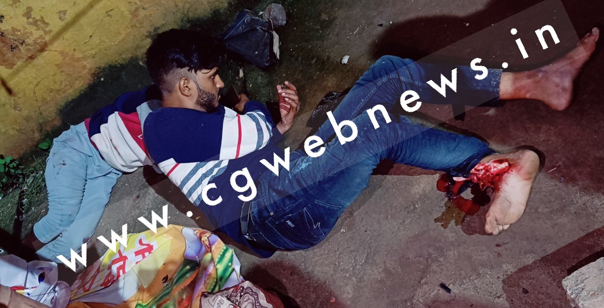 सक्ती रेस्टहाउस के पास बड़ा सड़क हादसा , अज्ञात वाहन ने बाईक सवारों को मारी टक्कर , दोनो की हालत गम्भीर