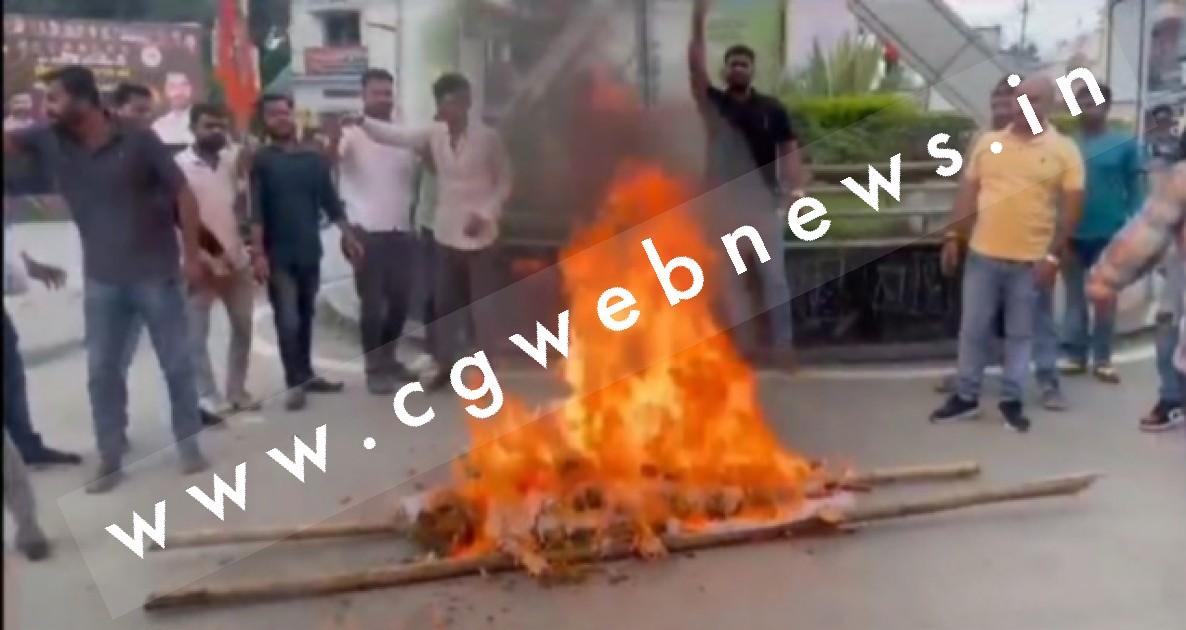 छत्तीसगढ़ - कांग्रेस की निकली शवयात्रा , CGPSC का फूंका पुतला , बढ़ रहा है लोगो मे आक्रोश