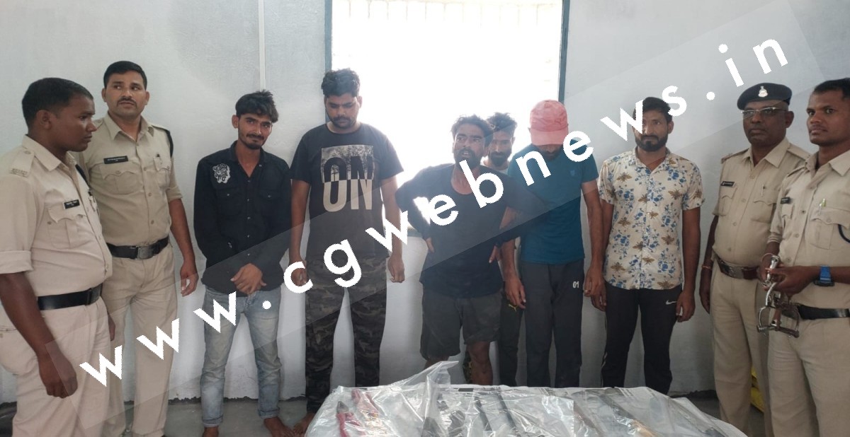 सक्ती के नत्थूलाल ज्वेलर्स के यँहा होने वाली थी डकैती , वारदात से पहले हथियारों के साथ UP के 06 डकैत गिरफ्तार