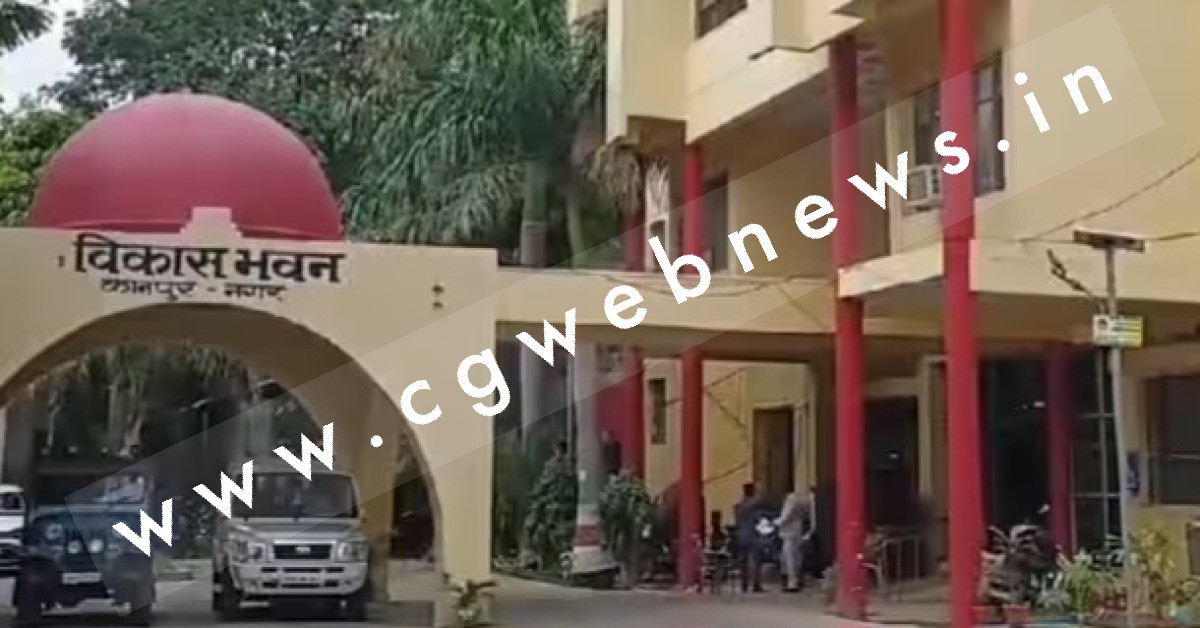 शराब पीने के लिए सफाईकर्मी ने बेच दी सरकारी फाइले , कई साल पुराने रिकार्ड हुए गायब , मचा हड़कंप