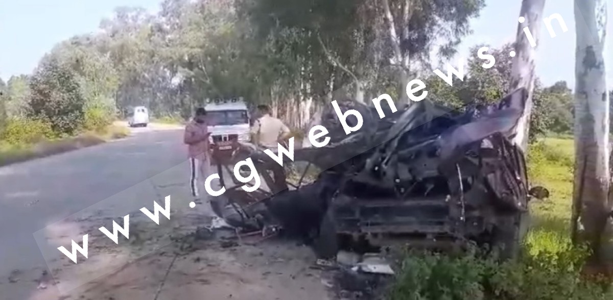 तेज रफ्तार कार पेंड़ से टकराई , हादसे में कलेक्ट्रेट व खनिज विभाग के कर्मचारी सहित 05 लोगो की मौत