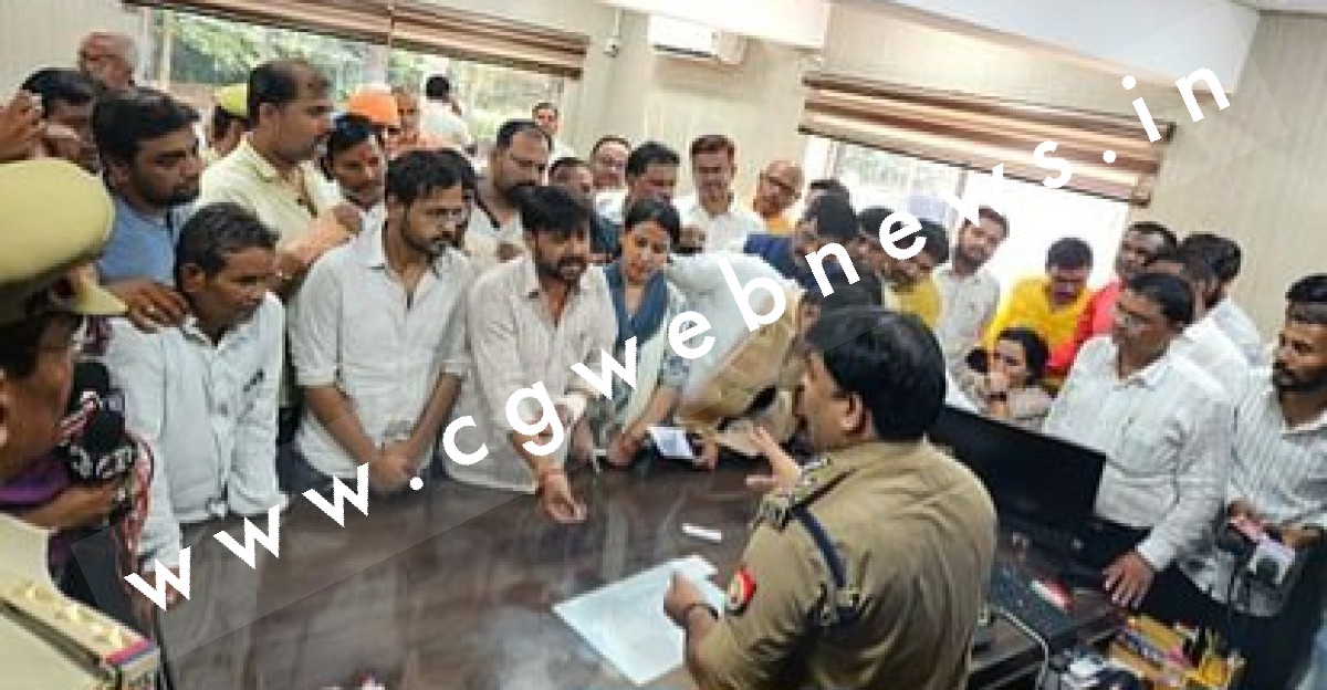 भाजपा पार्षद के पति ने किया सरेंडर , पुलिस ने पार्षद पति पर रखा था 25 हजार का इनाम , जाने क्या है मामला