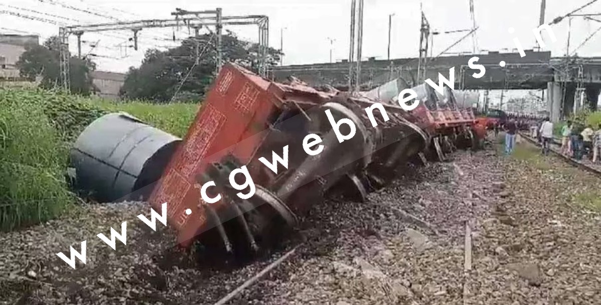 रेल हादसा - मालगाड़ी के चार डिब्बे पटरी से उतरे हावड़ा-मुंबई रेलमार्ग हुआ बाधित