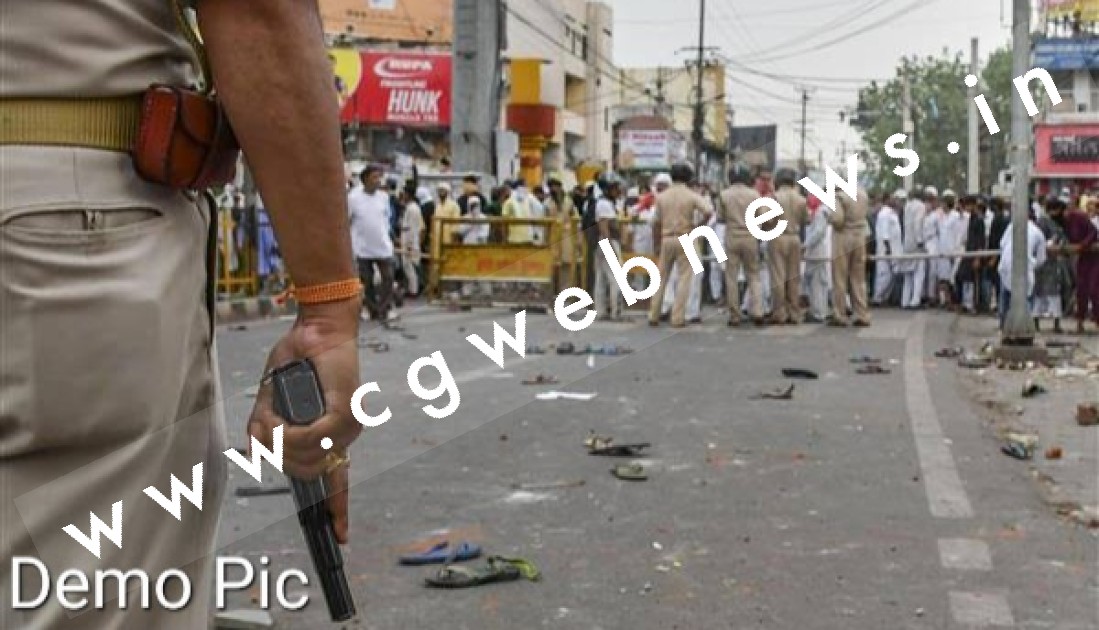 छत्तीसगढ़ - शहर पुलिस छावनी में तब्दील , पूरे शहर में तनाव का माहौल , धार्मिक सौहार्द्र बिगड़ने की आशंका