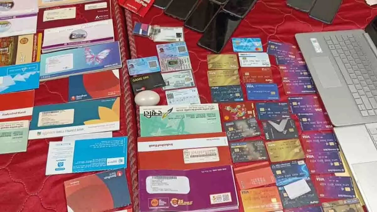 IPL सट्टे के Lotus 365 नेटवर्क का पर्दाफाश , करोड़ो के हिसाब-किताब के साथ 08 सटोरिये गिरफ्तार