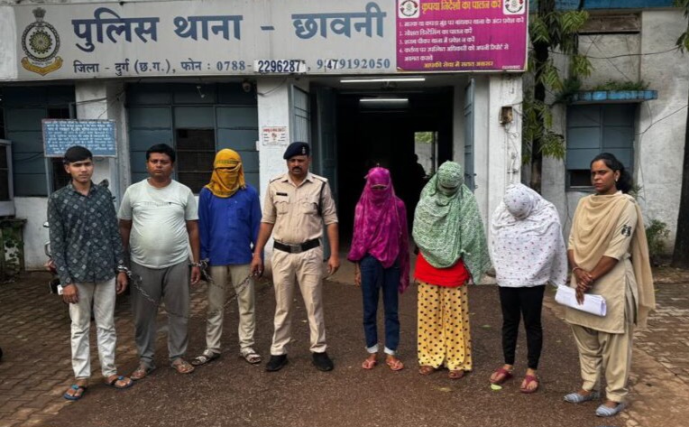 छत्तीसगढ़ - हाईप्रोफाइल सेक्स रैकेट का पर्दाफाश , 03 युवतियां सहित 07 गिरफ्तार , भीतर देखे तश्वीर और नाम