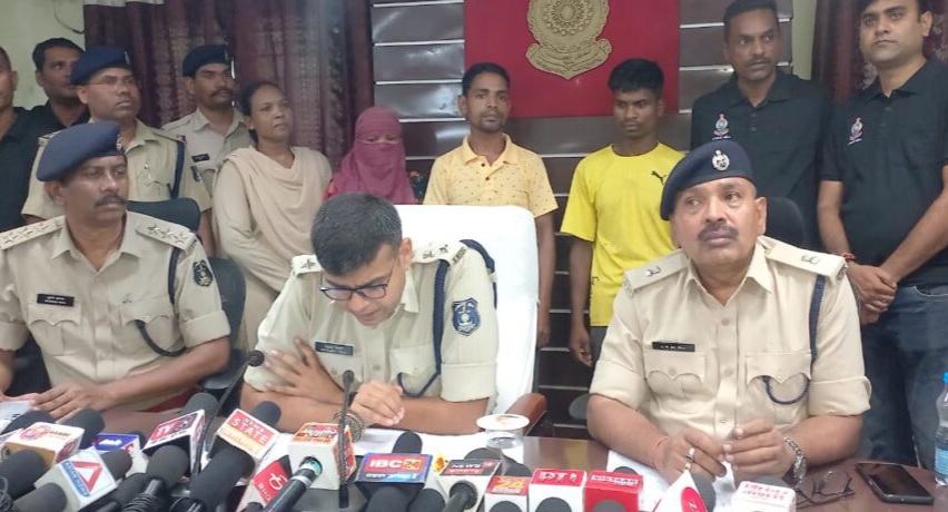 सक्ती के पेट्रोल पंप संचालक संतोष गोयल से हुए लूट का पर्दाफाश , महिला सहित 03 आरोपी गिरफ्तार